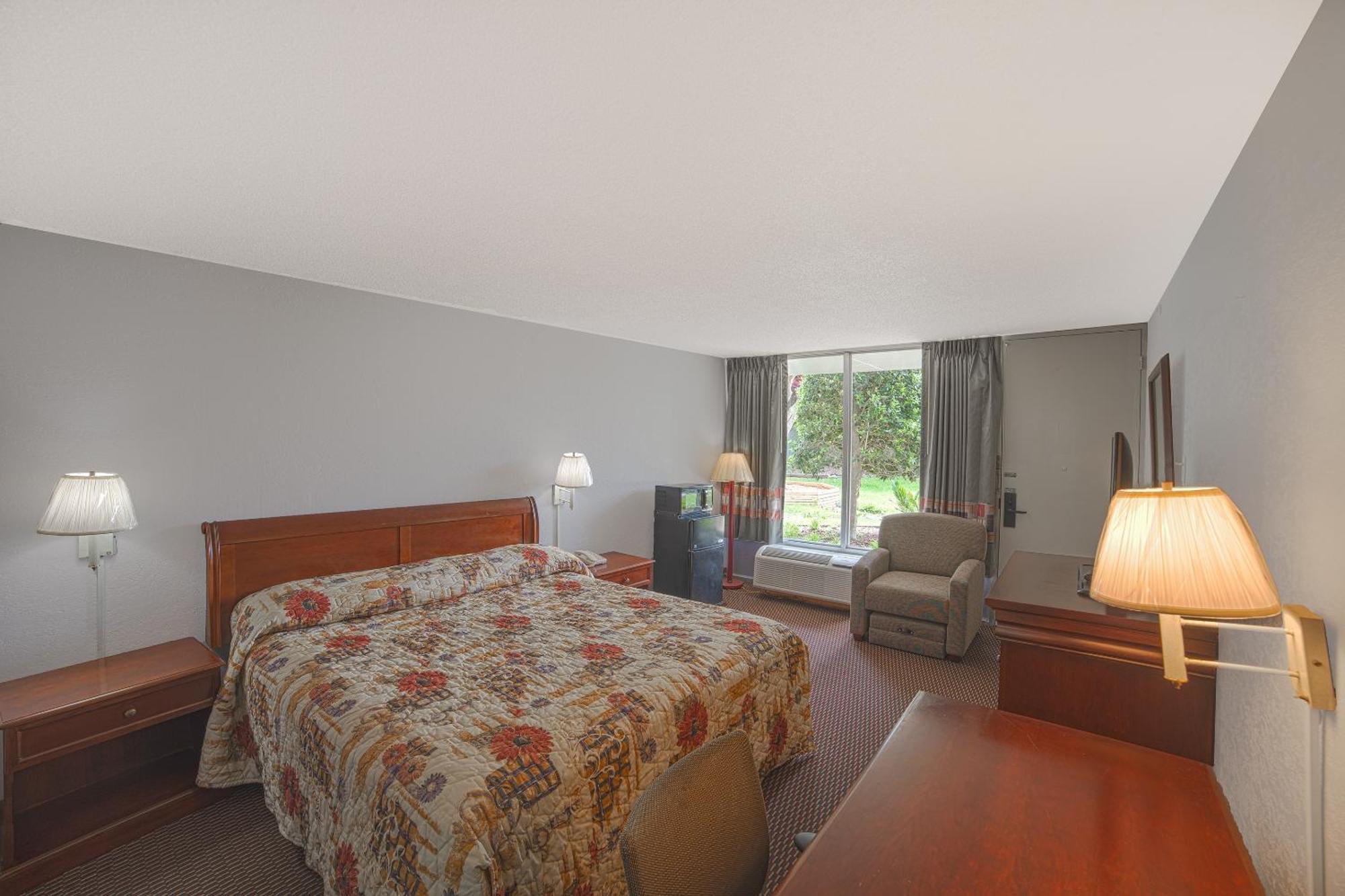 Masters Inn Selma Smithfield I-95 By Oyo Exterior photo