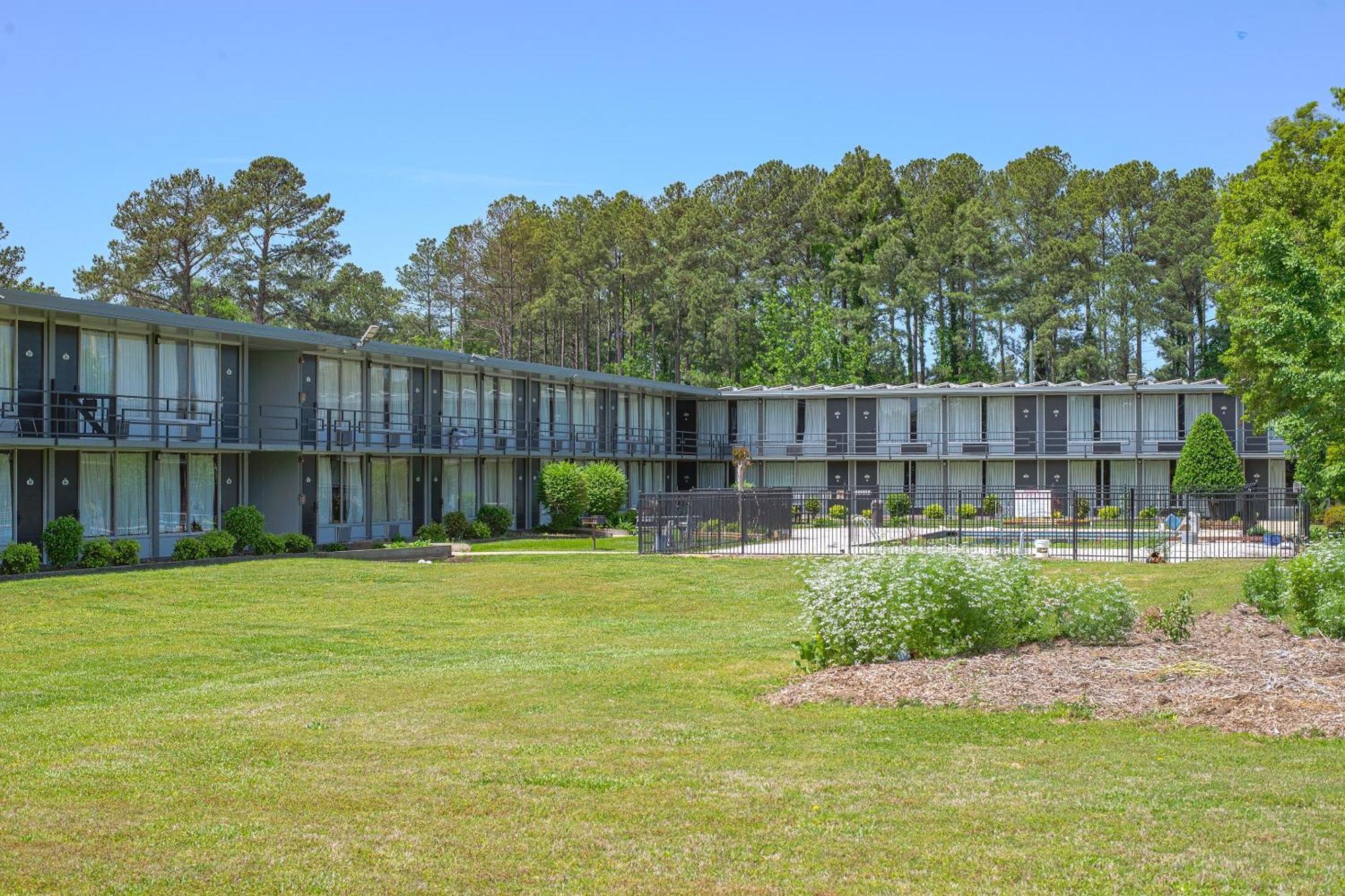 Masters Inn Selma Smithfield I-95 By Oyo Exterior photo